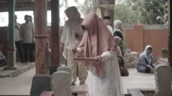 Tujuh Makam, Tujuh Cerita Satu Akar